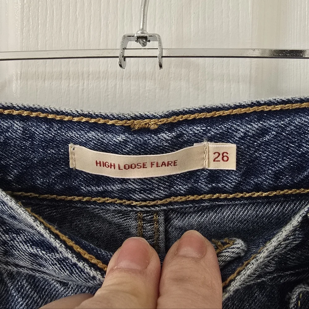 Levi's High Loose Flare Jeans Size 26 - Picture 5 of 7